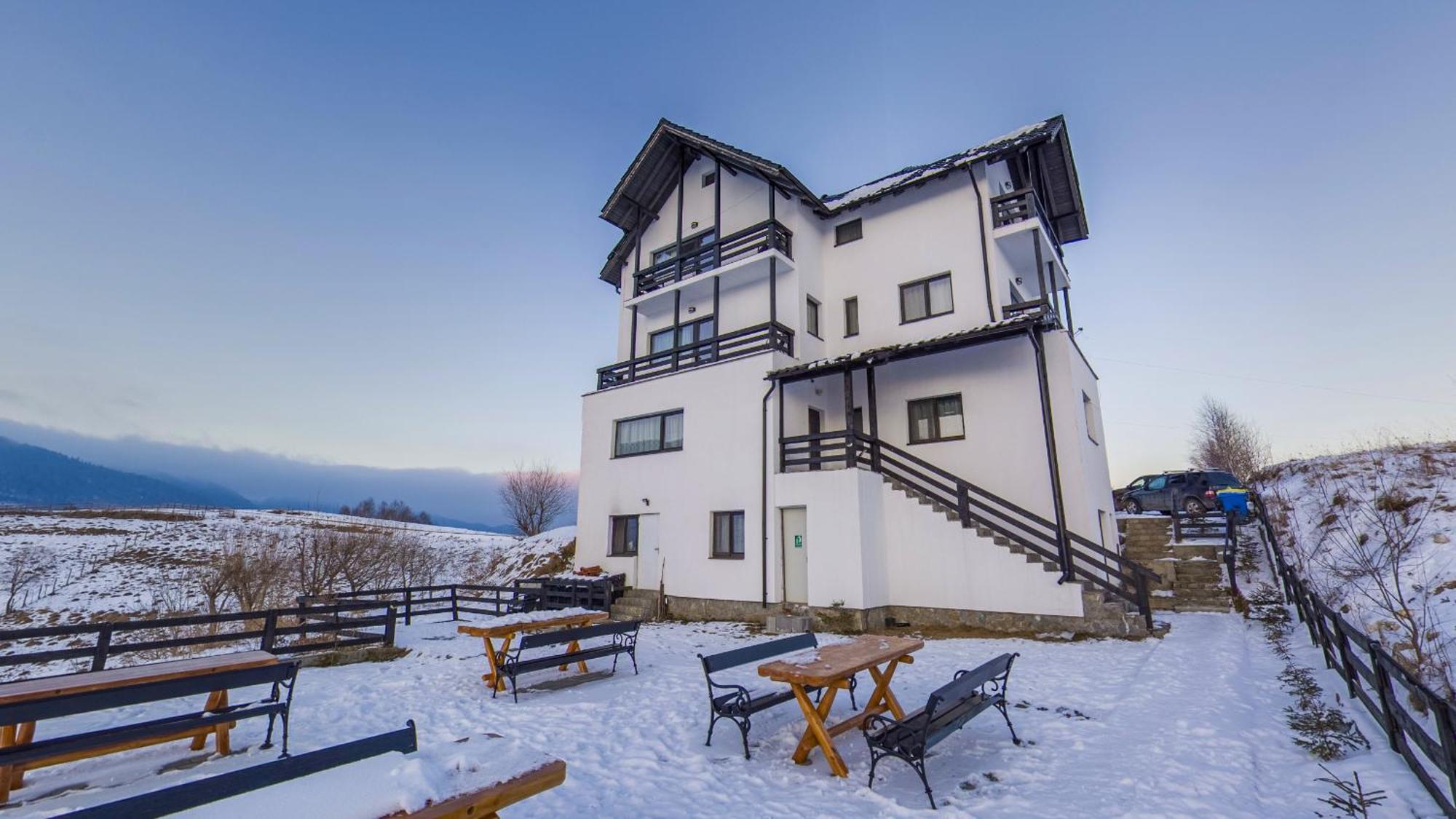 Vila Luca-Hotel Şirnea 외부 사진